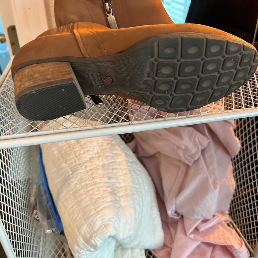 Blondo booties ankle waterproof worn once